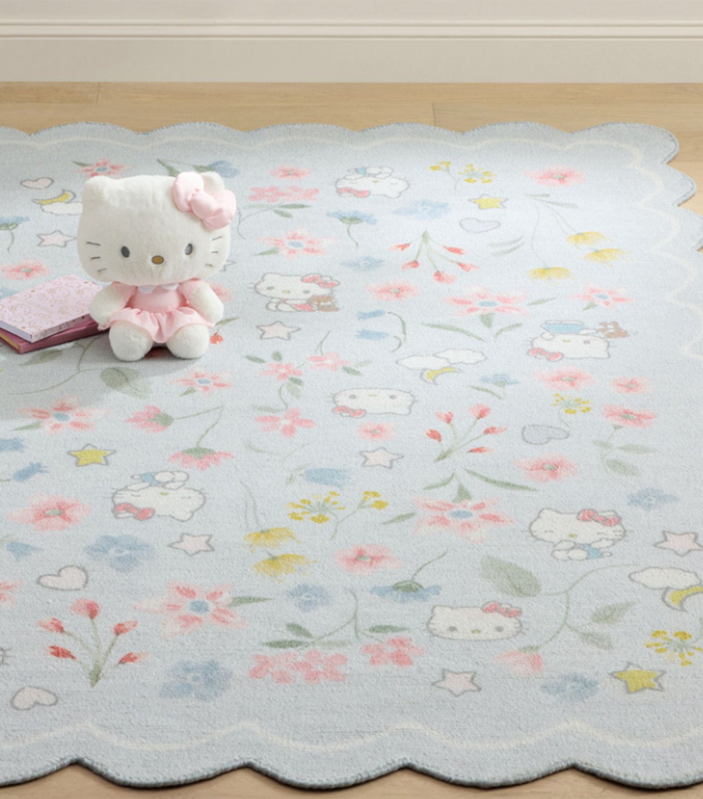 Hello Kitty® Scallop Border Rug