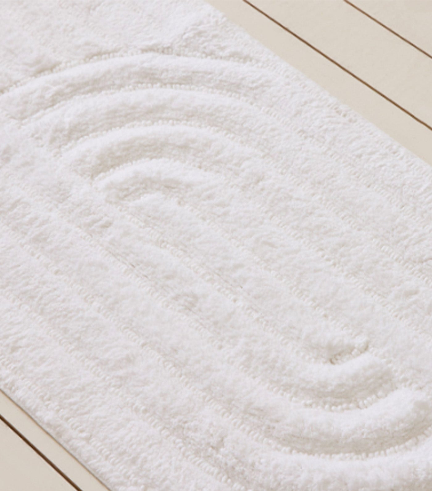 Shaped Swirl Bath Runner White