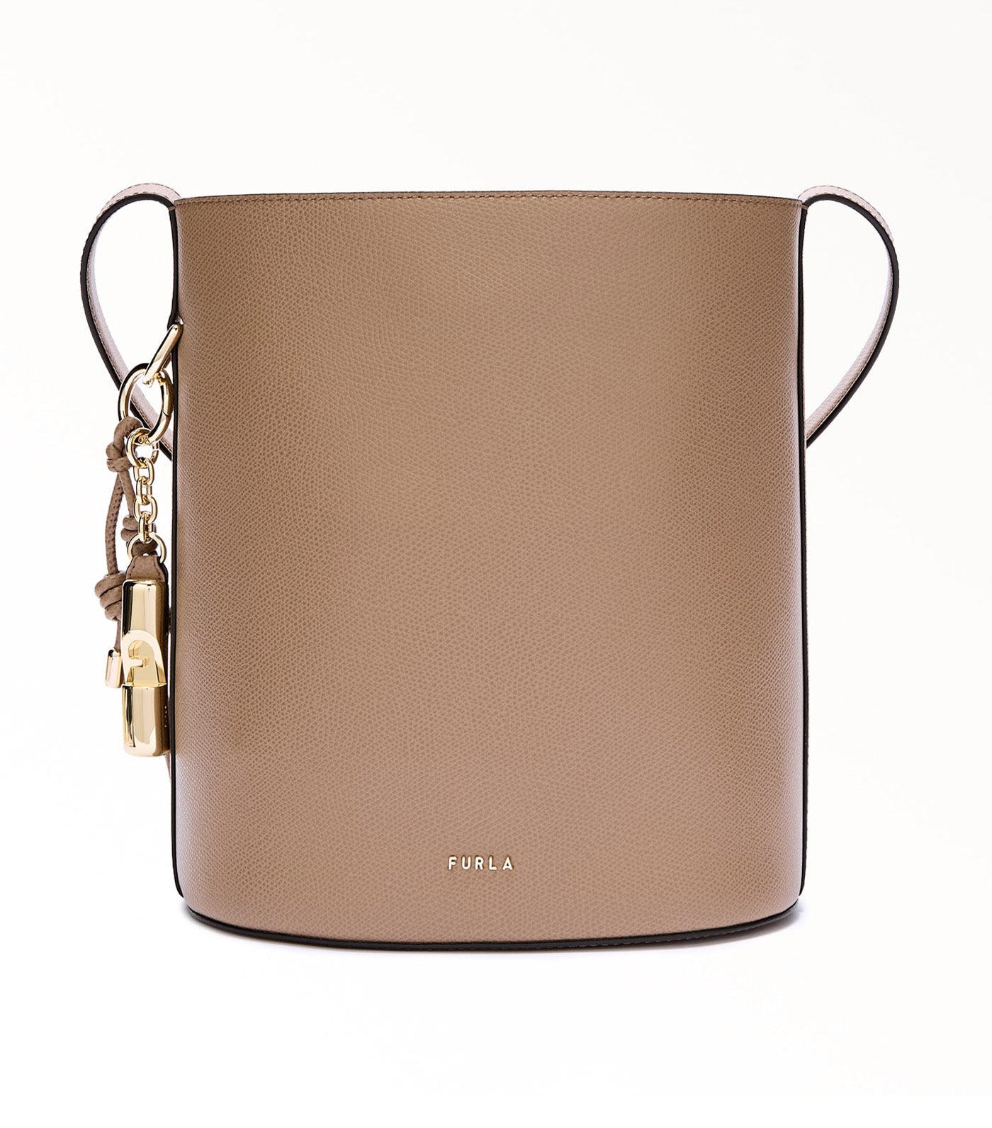 Roxie S Bucket Bag