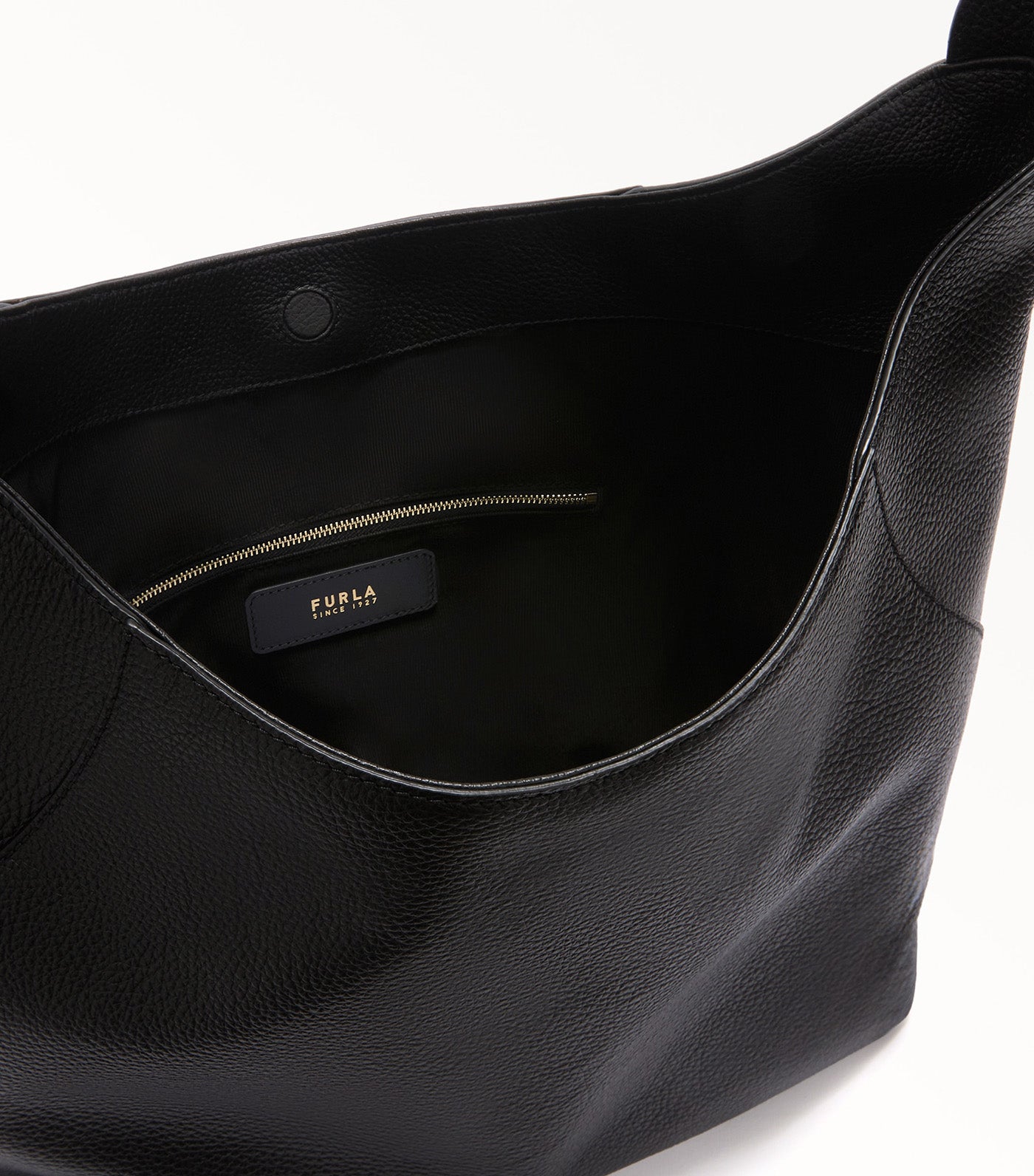 Lara L Hobo