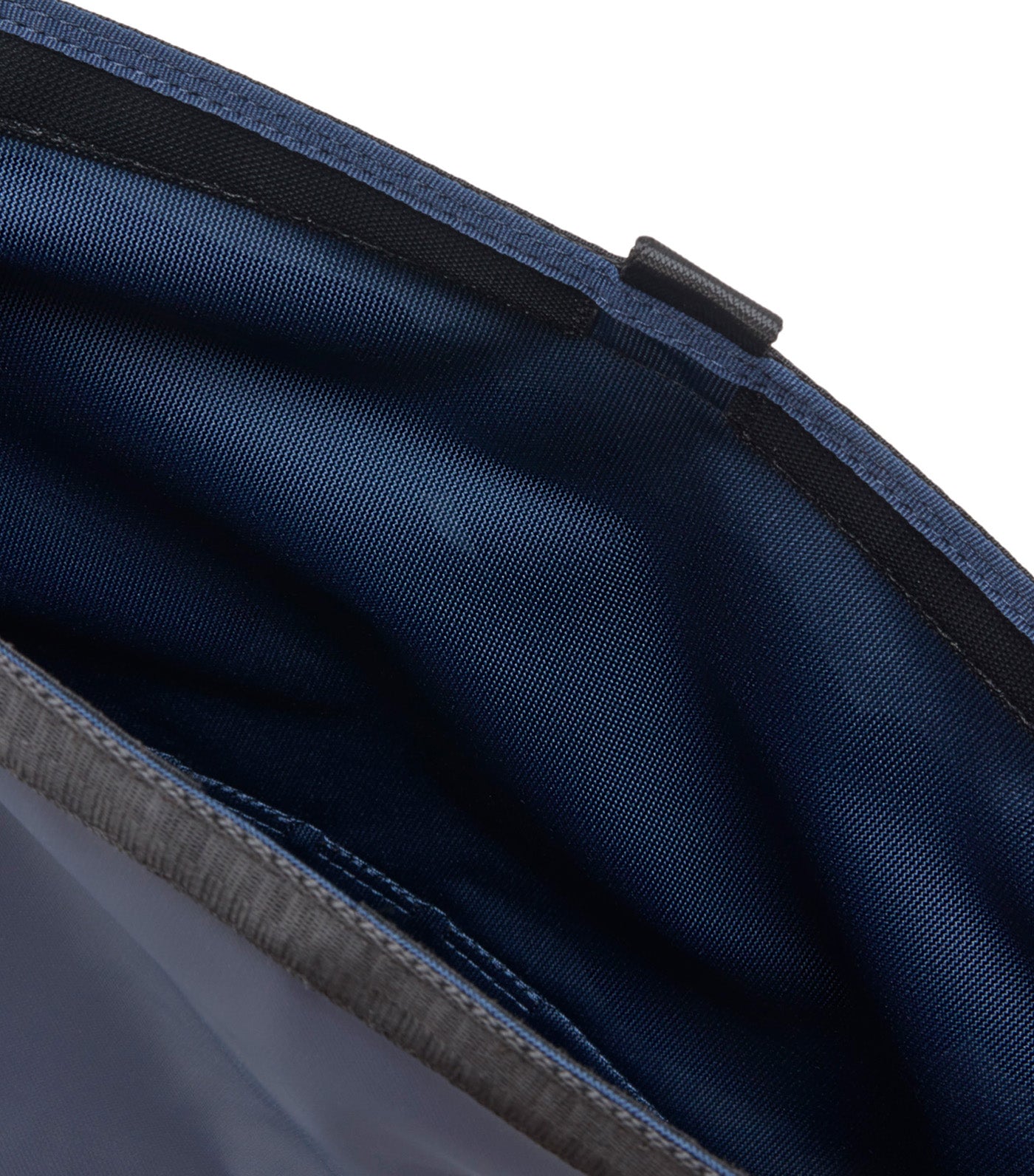 Large In Motion Messenger Bag Marine 166 Noir