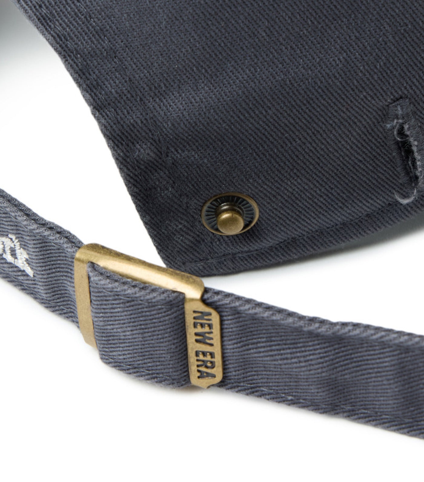 Casual Classic Strap Logo