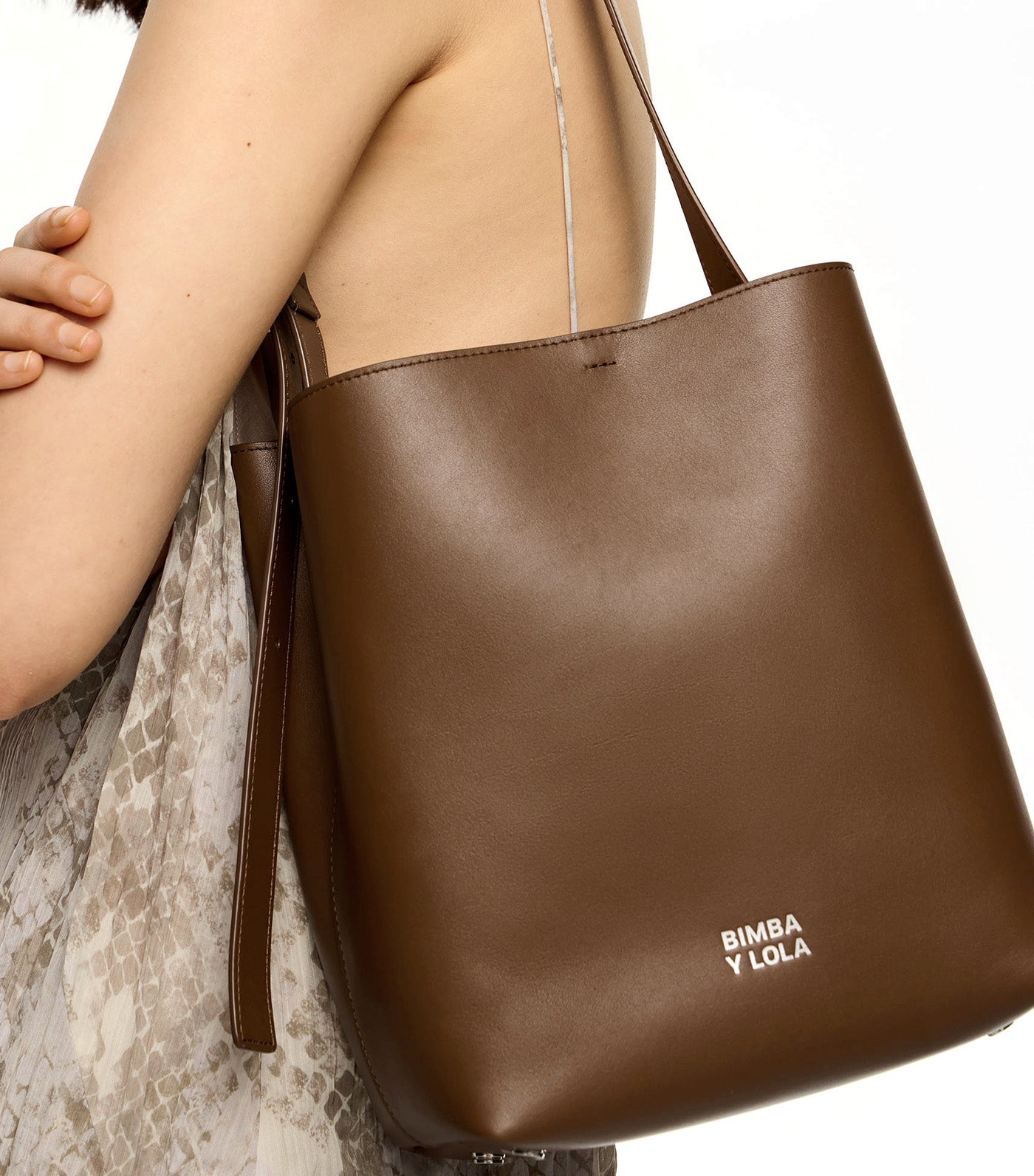 Bimba Y Lola Medium Leather Carlino Bag Oak