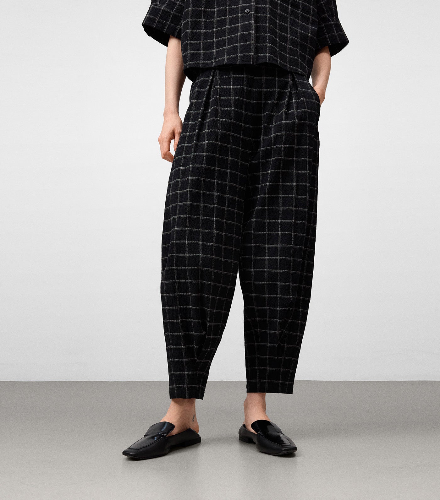 Adolfo Dominguez Organic Cotton Seersucker Checkered Trousers Black/White