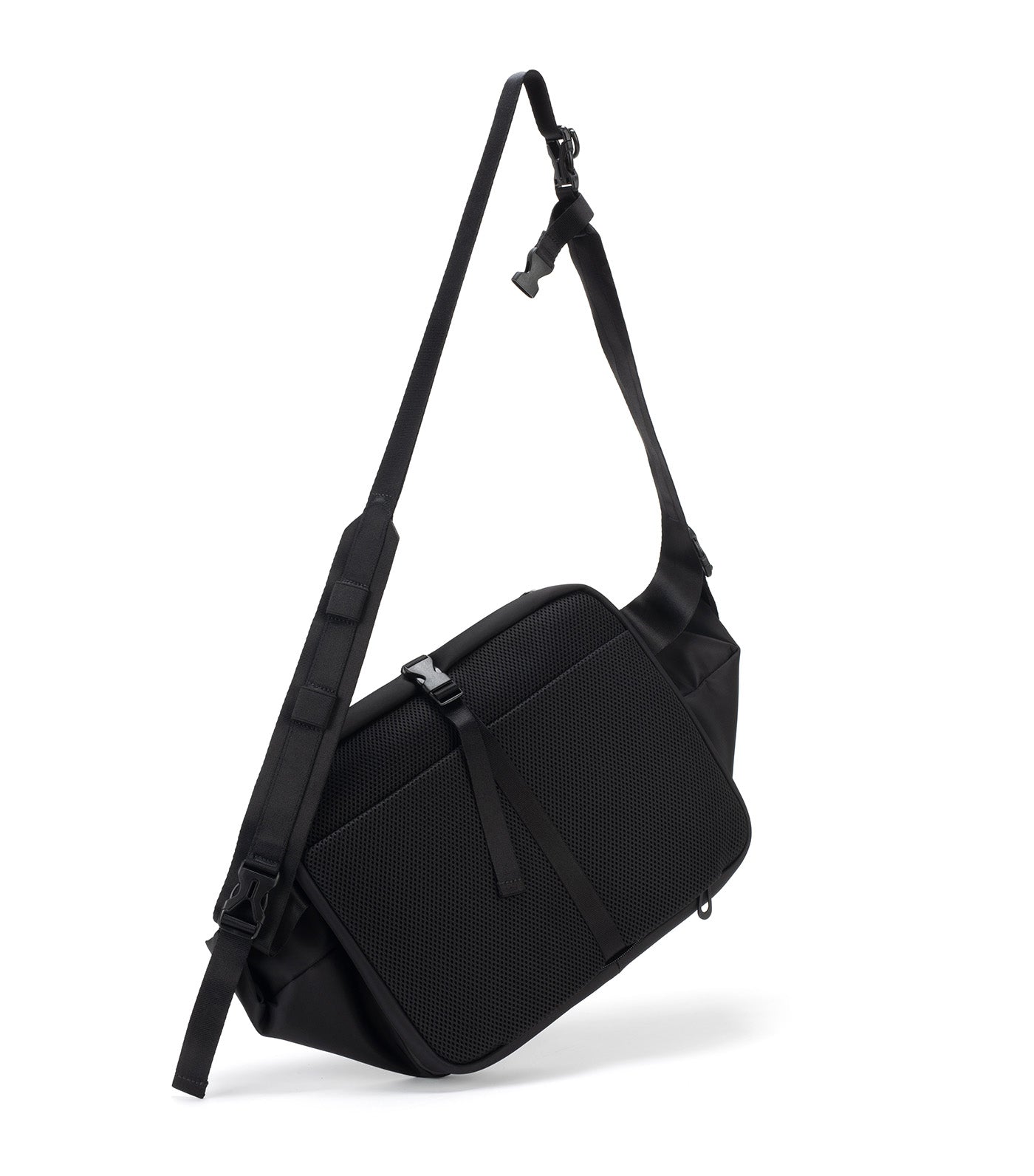 Isarau L Sleek Black