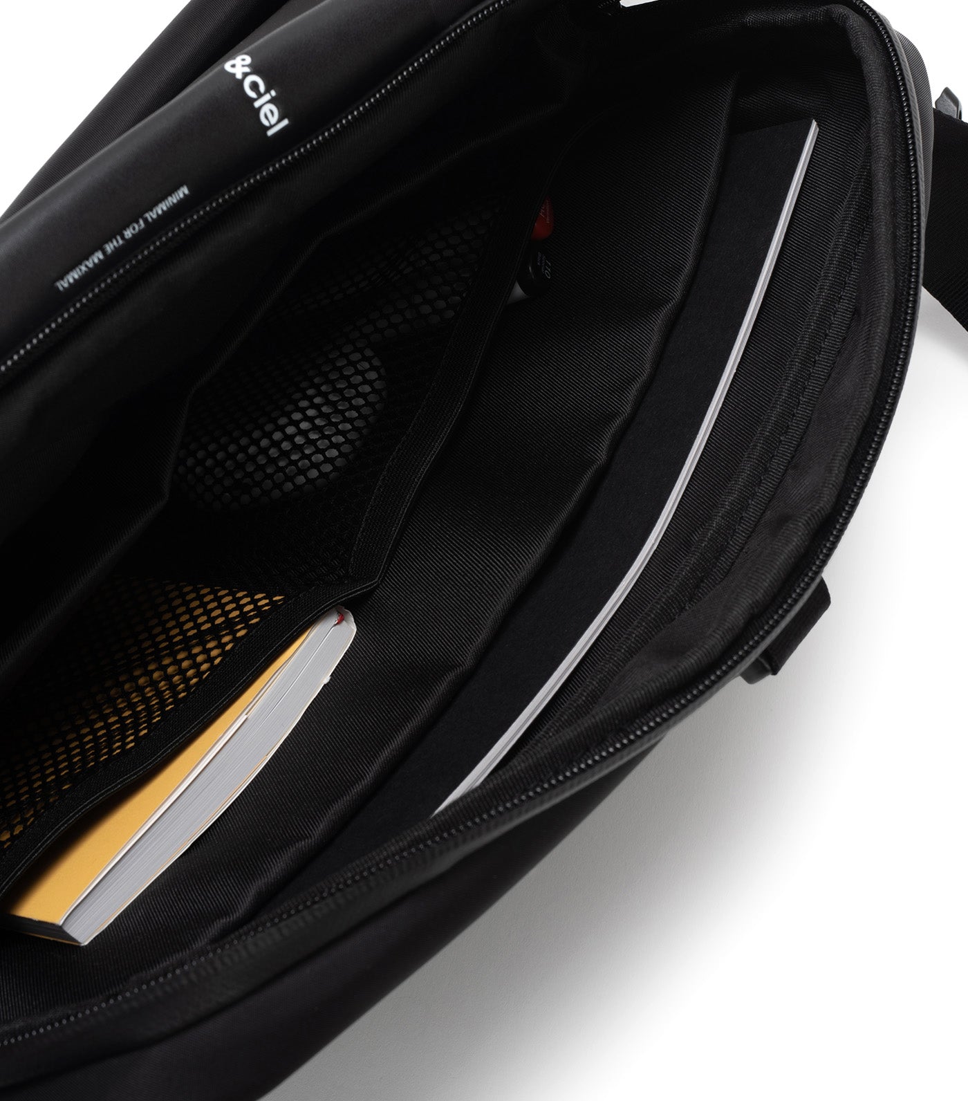 Isarau L Sleek Black