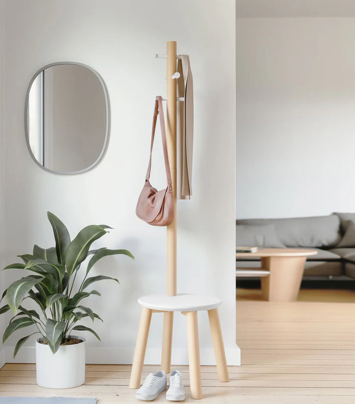 Garden Barn Pillar Stool/Coat Rack White/Natural