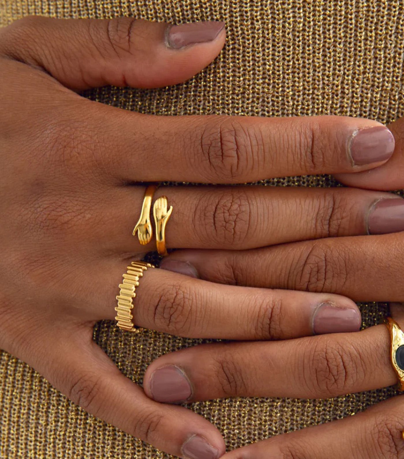 Kara Hug Me Ring
