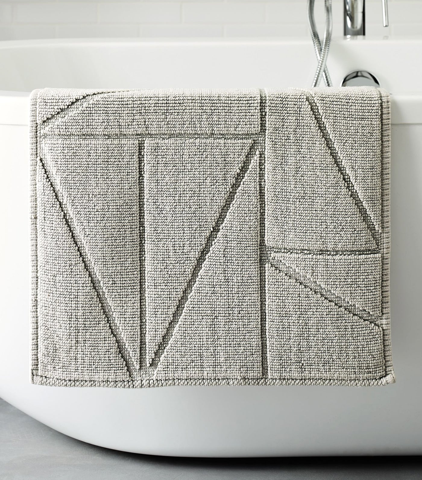 Triangle Sculpted Bath Mat Frost Gray