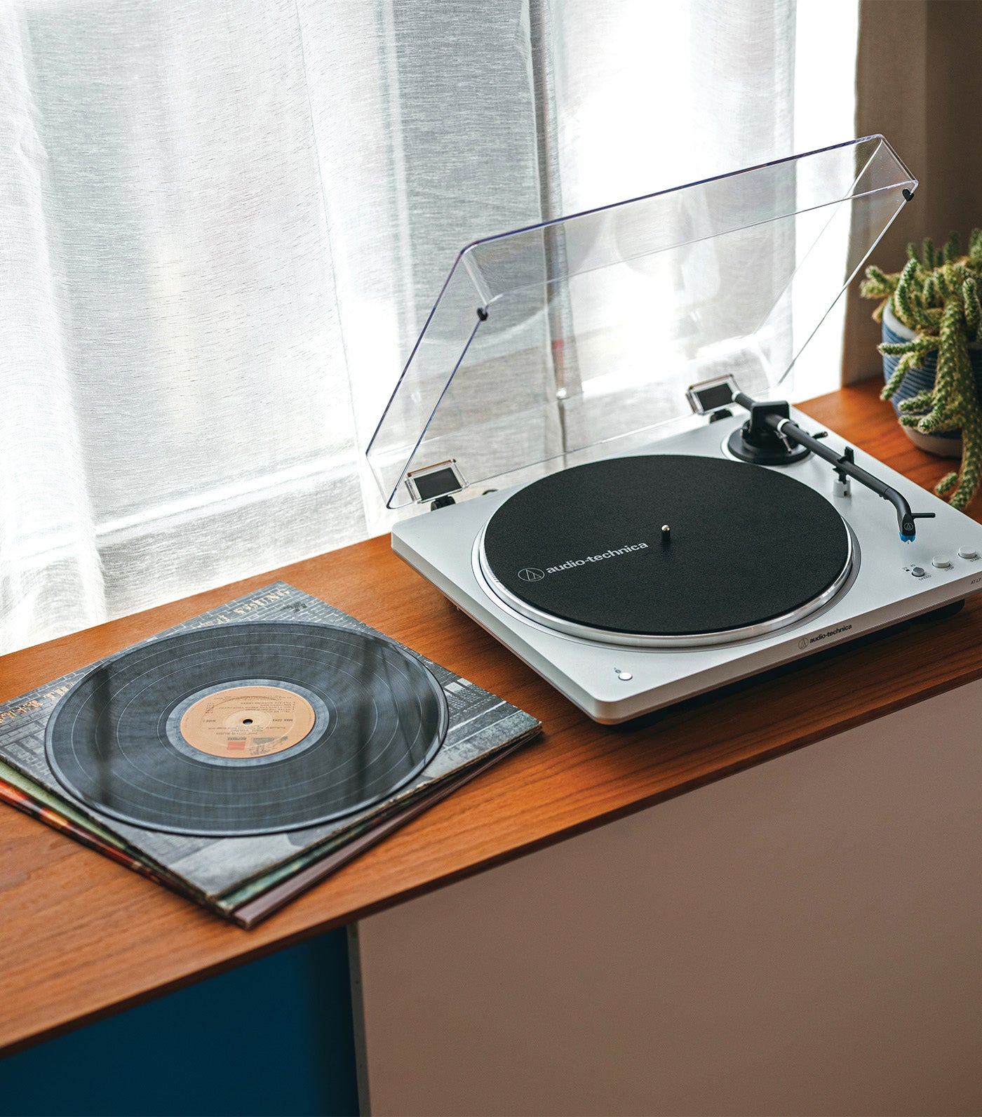 Fully Automatic Wireless Belt-Drive Turntable Black/Silver