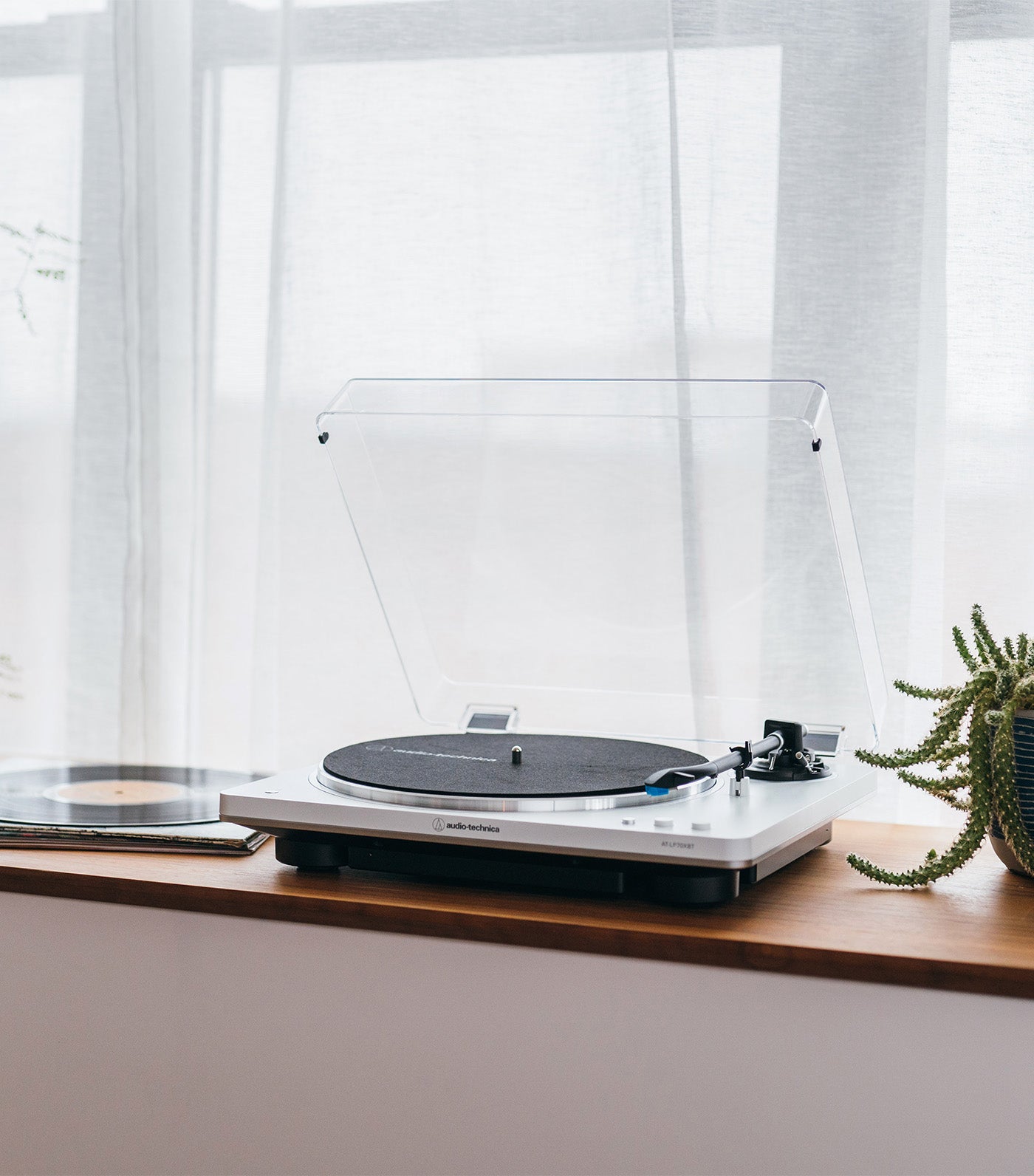 Fully Automatic Wireless Belt-Drive Turntable Black/Silver
