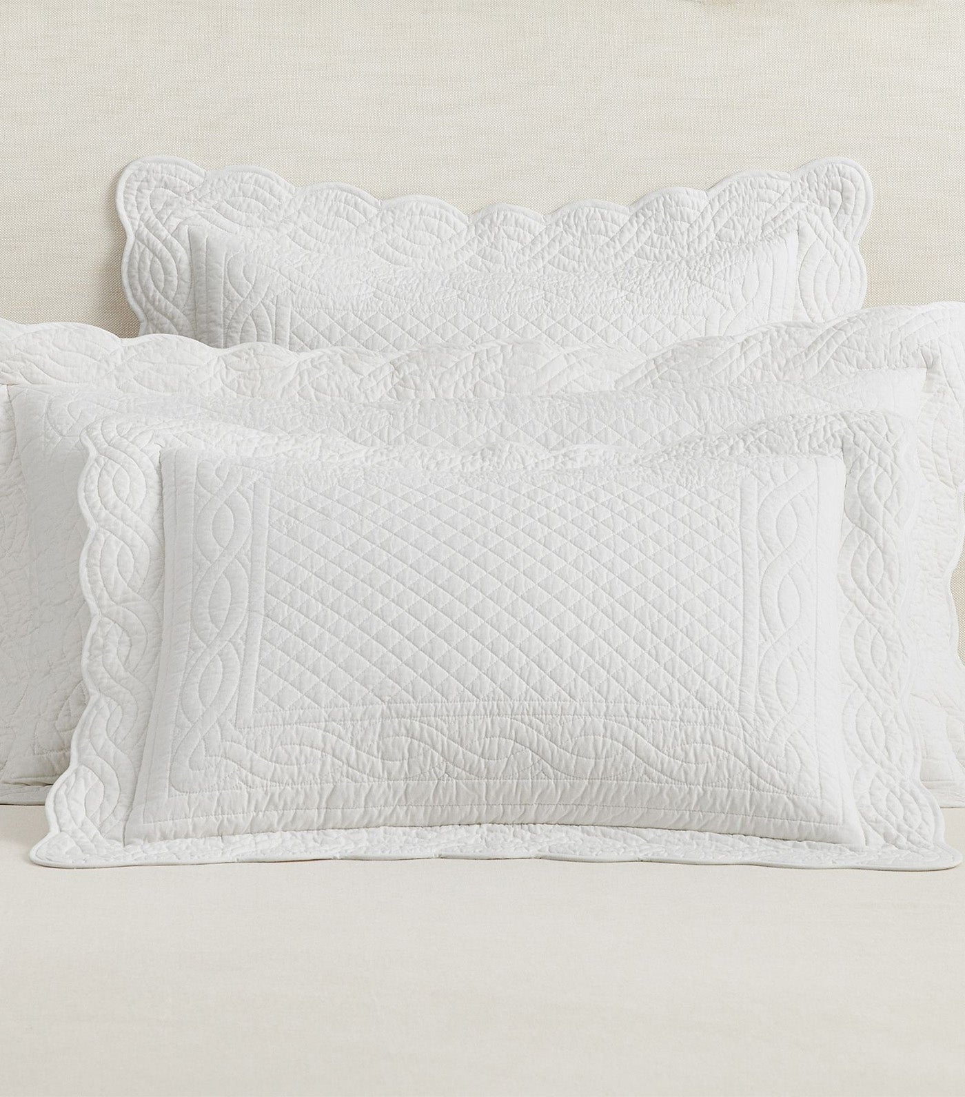 Heirloom Scallop Quilted Sham White