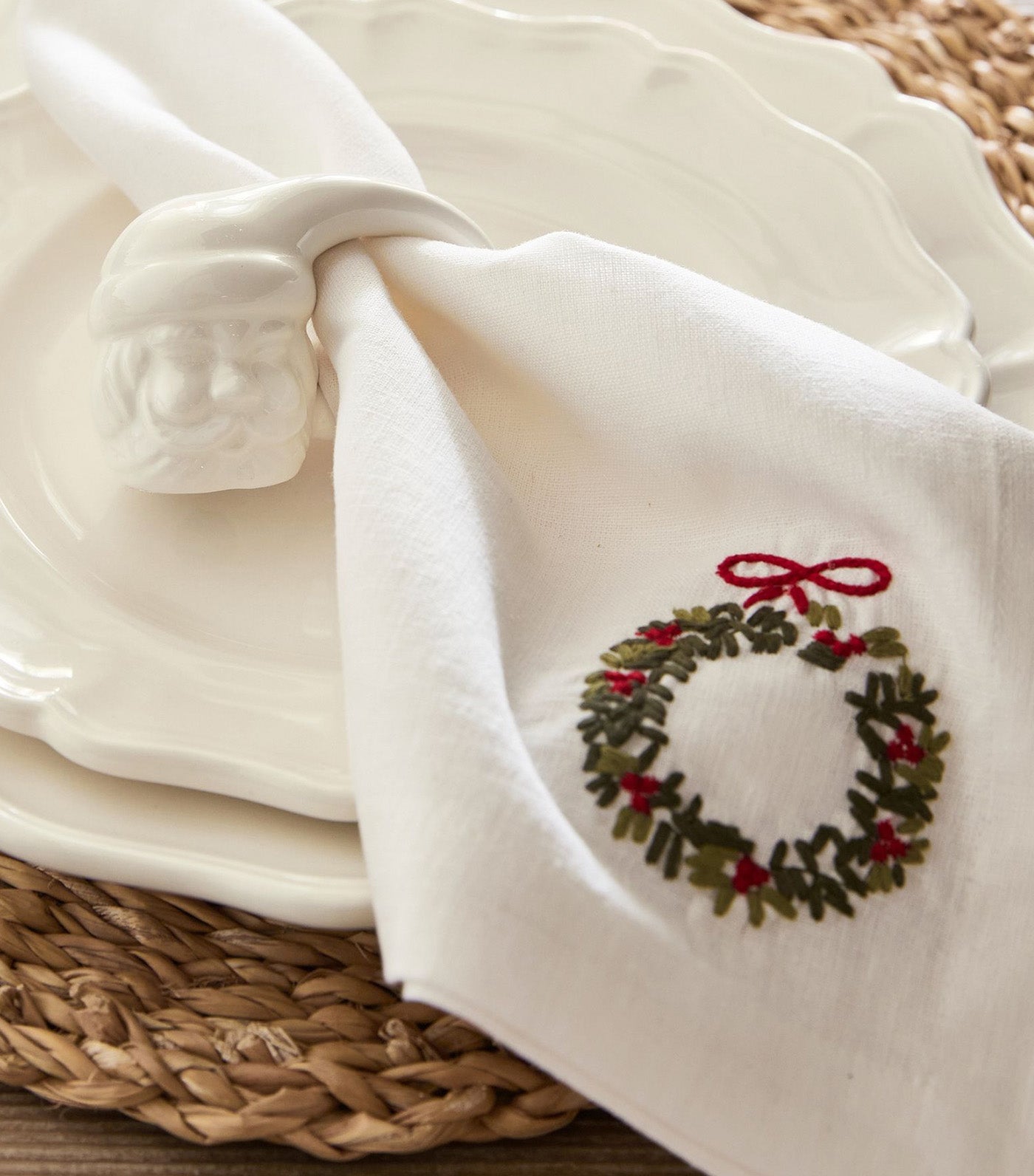 Holly Wreath Embroidered Linen/Cotton Napkins Set of 4