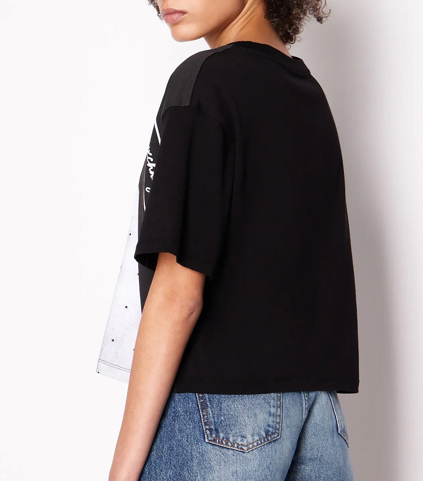 Cropped Fit Logo Design T-Shirt