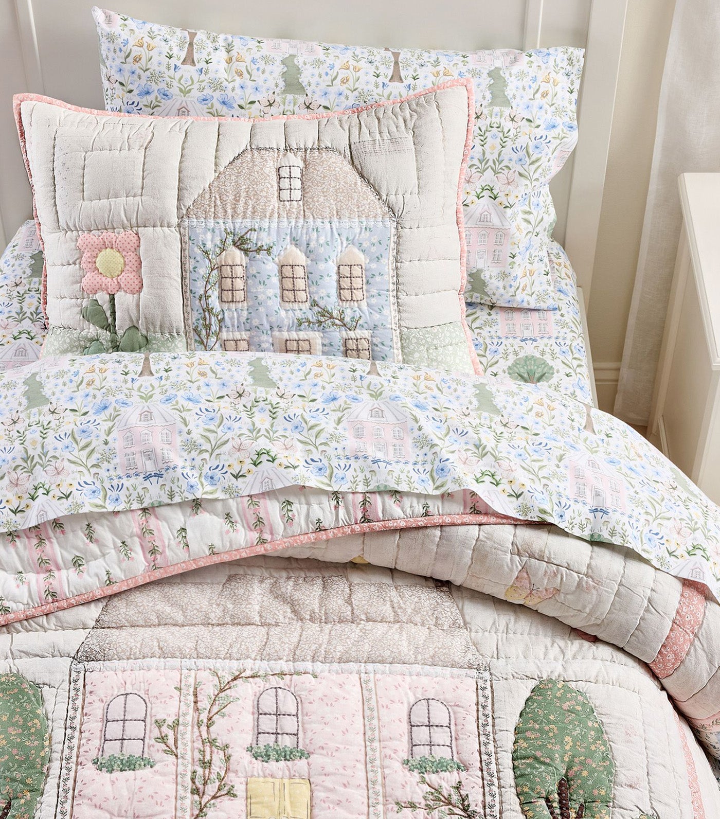 Dollhouse Wholecloth Quilt & Shams