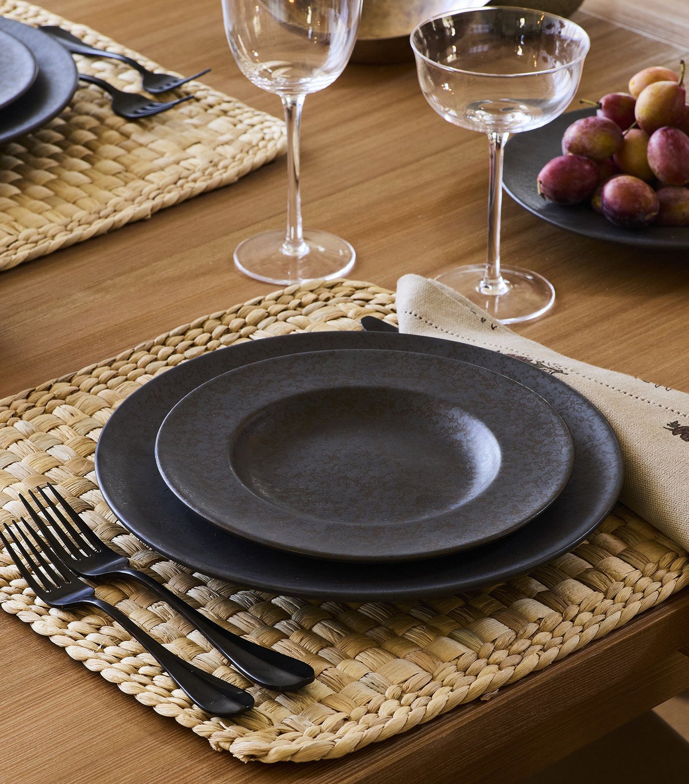 Lucia Wide Rim Dinnerware Collection