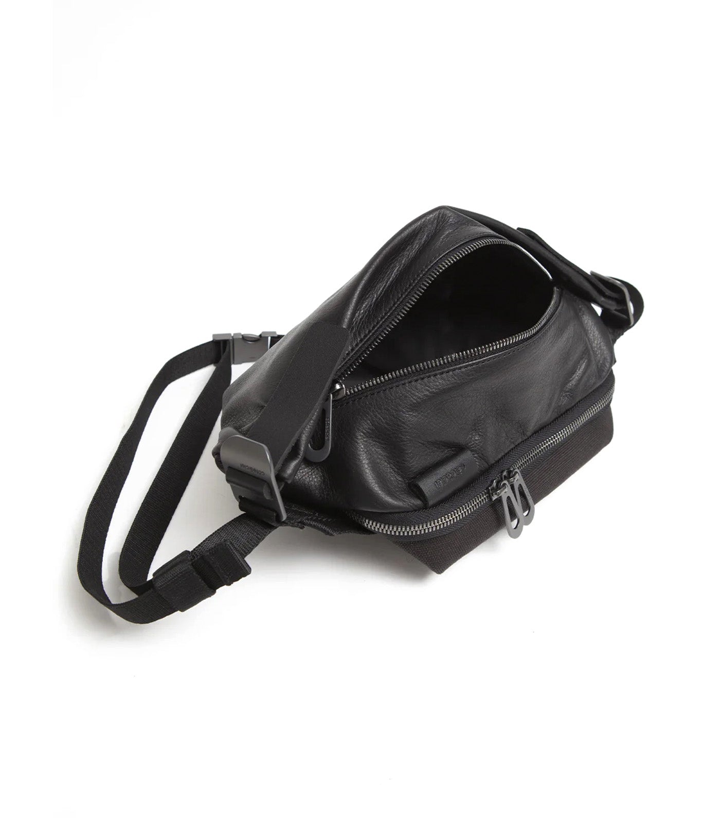 Isarau Small Alias Cowhide Leather Agate Black