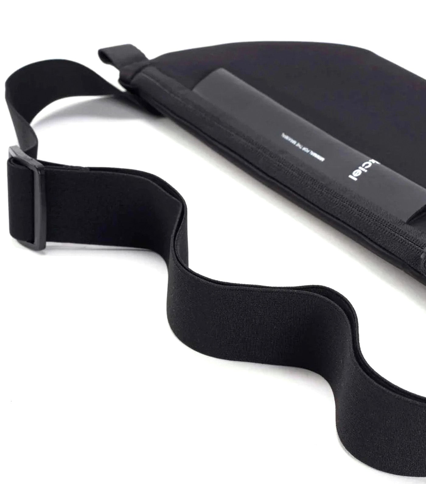 Isarau XS Sleek Black