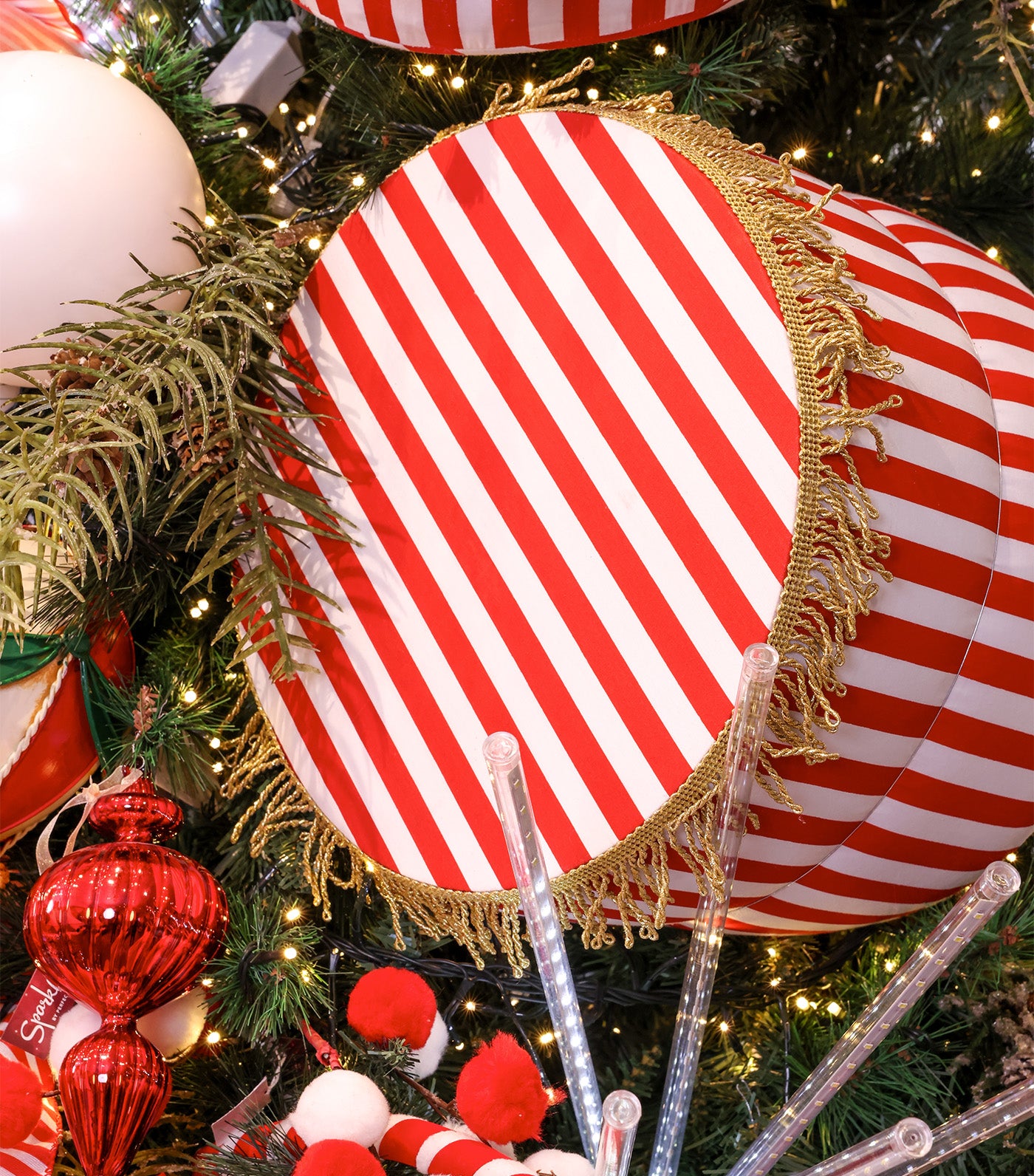 Standee with Tassel Star Large Red/White