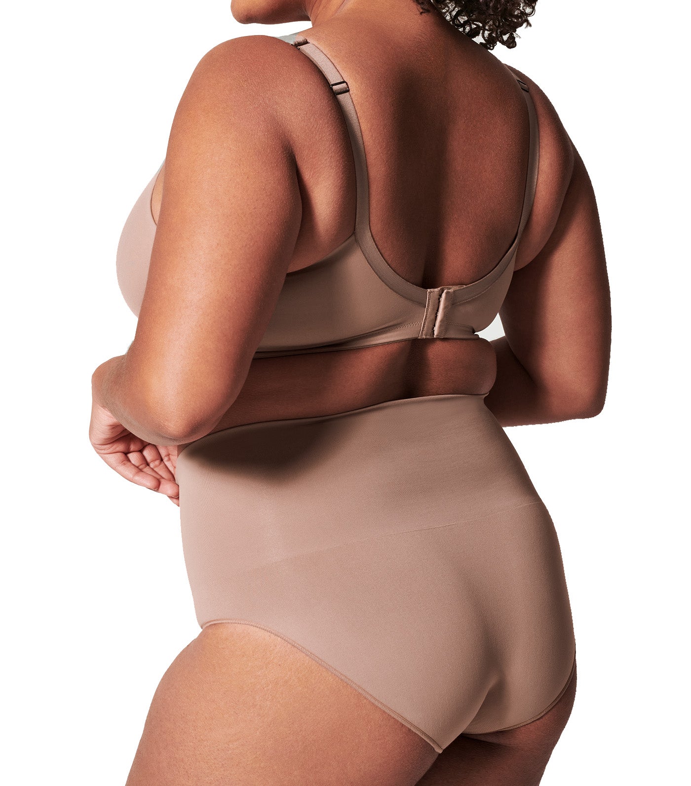 SPANX Ecocare Seamless Shaping seamless medium corrigerende string donkerbeige SPANX Ecocare Seamless Shaping seamless medium corrigerende string donkerbeige