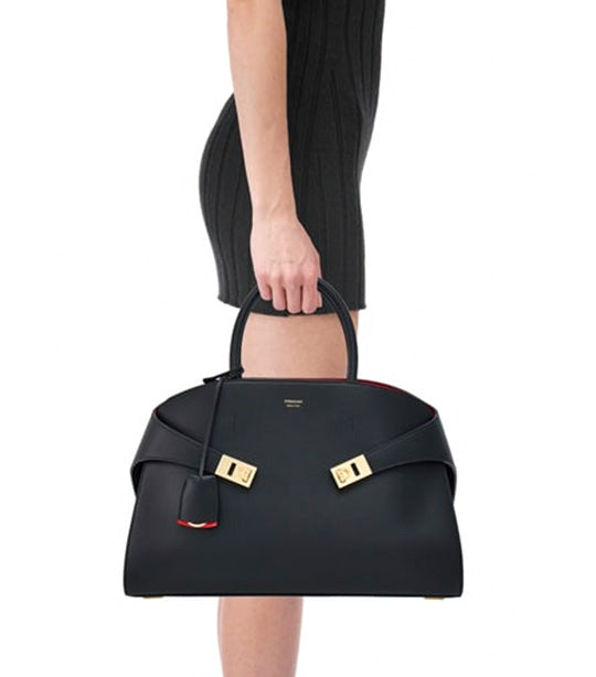Hug Handbag (M) Calfskin Black/Flame Red