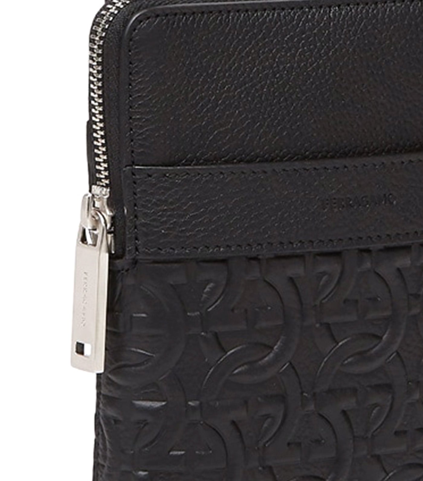 【関税込み】Ferragamo ブラック XS North-South バッグ Ferragamo: ブラック XS North-South バッグ | SSENSE 日本