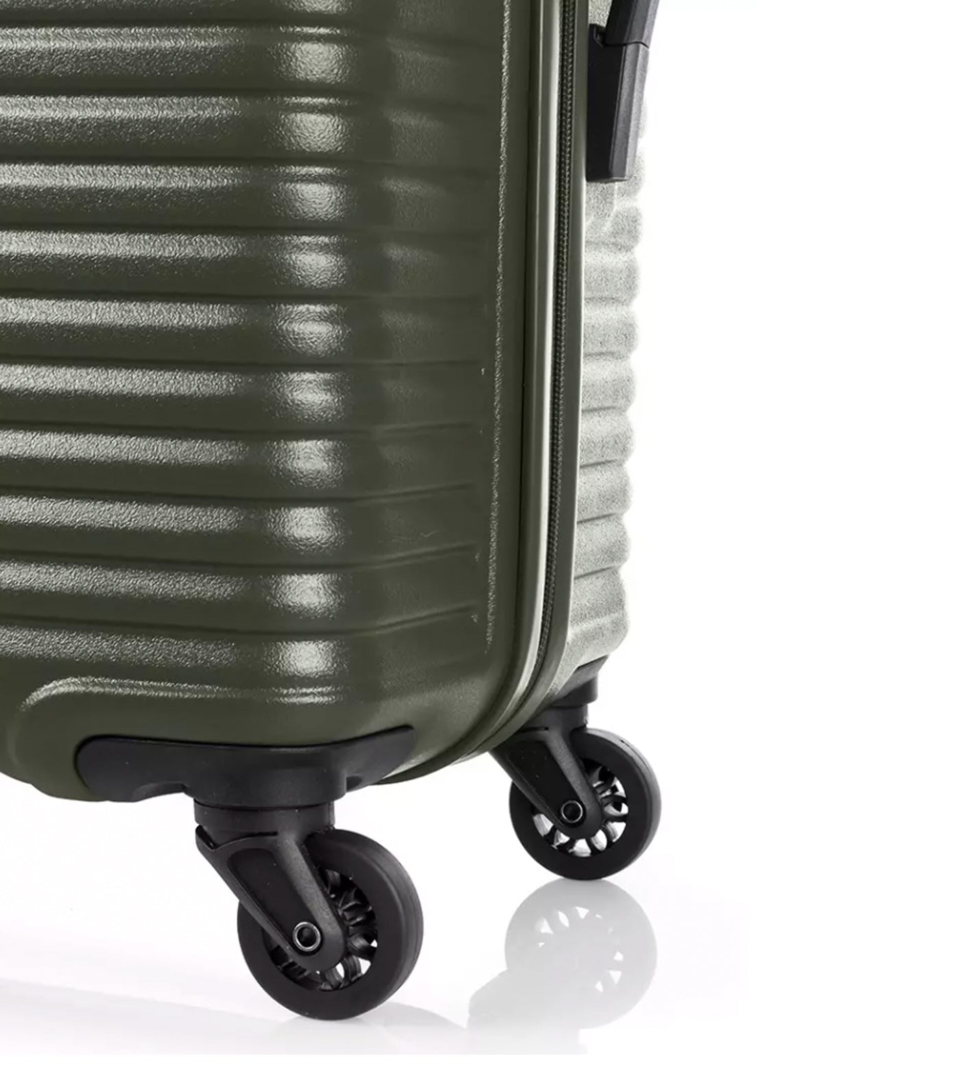 American tourister 2025 sky park spinner