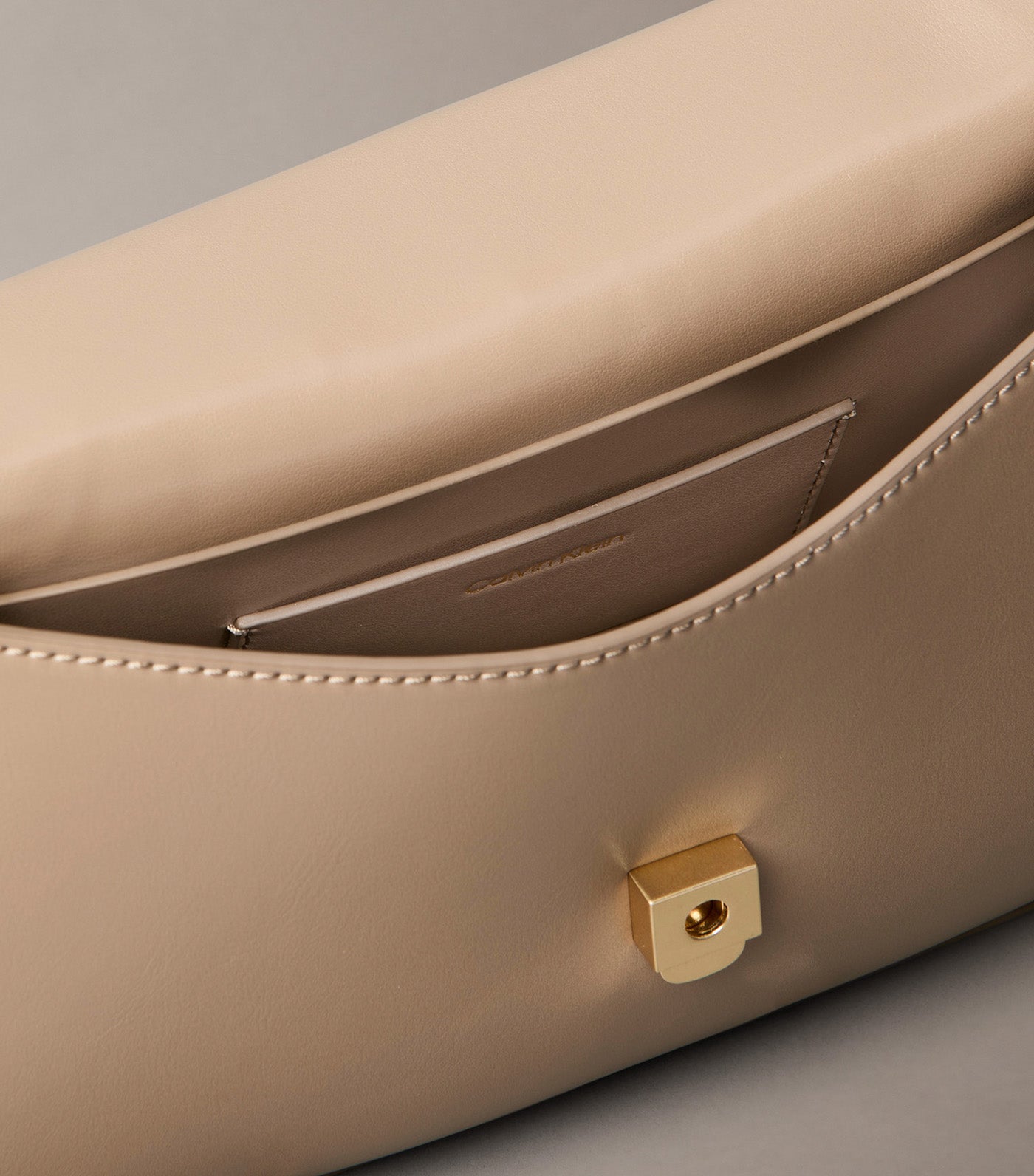 Top Handle with Chain Bag Desert Taupe