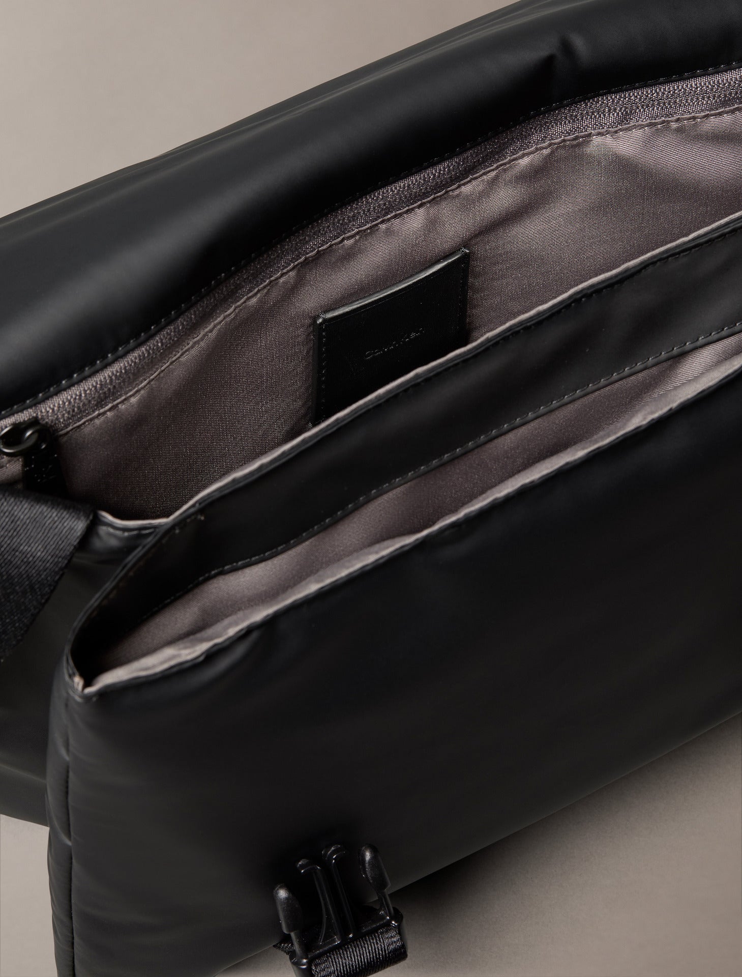 Puffer Utility Messenger Black
