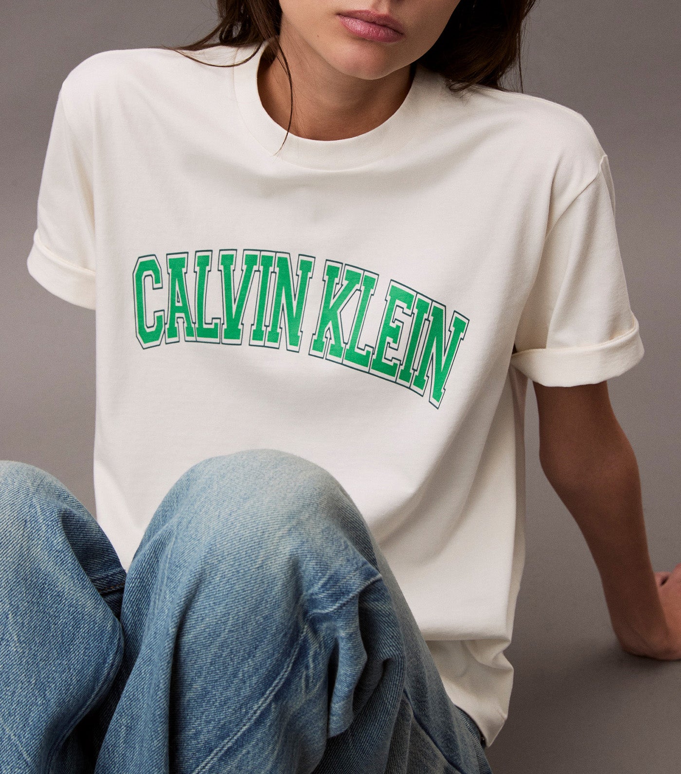 【 】CKJ Standard Logo Boxy Varsity Tee★送料無料 Calvin Klein Varsity Logo Boxy T-Shirt | Rustan's
