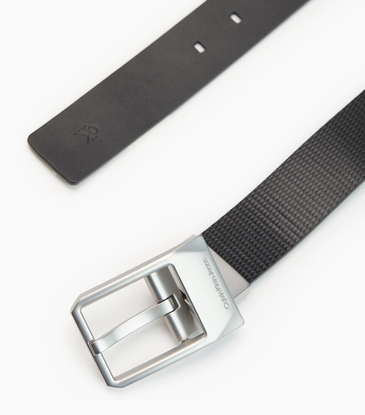 Classic Faceted Buckle Reversible Textured Black