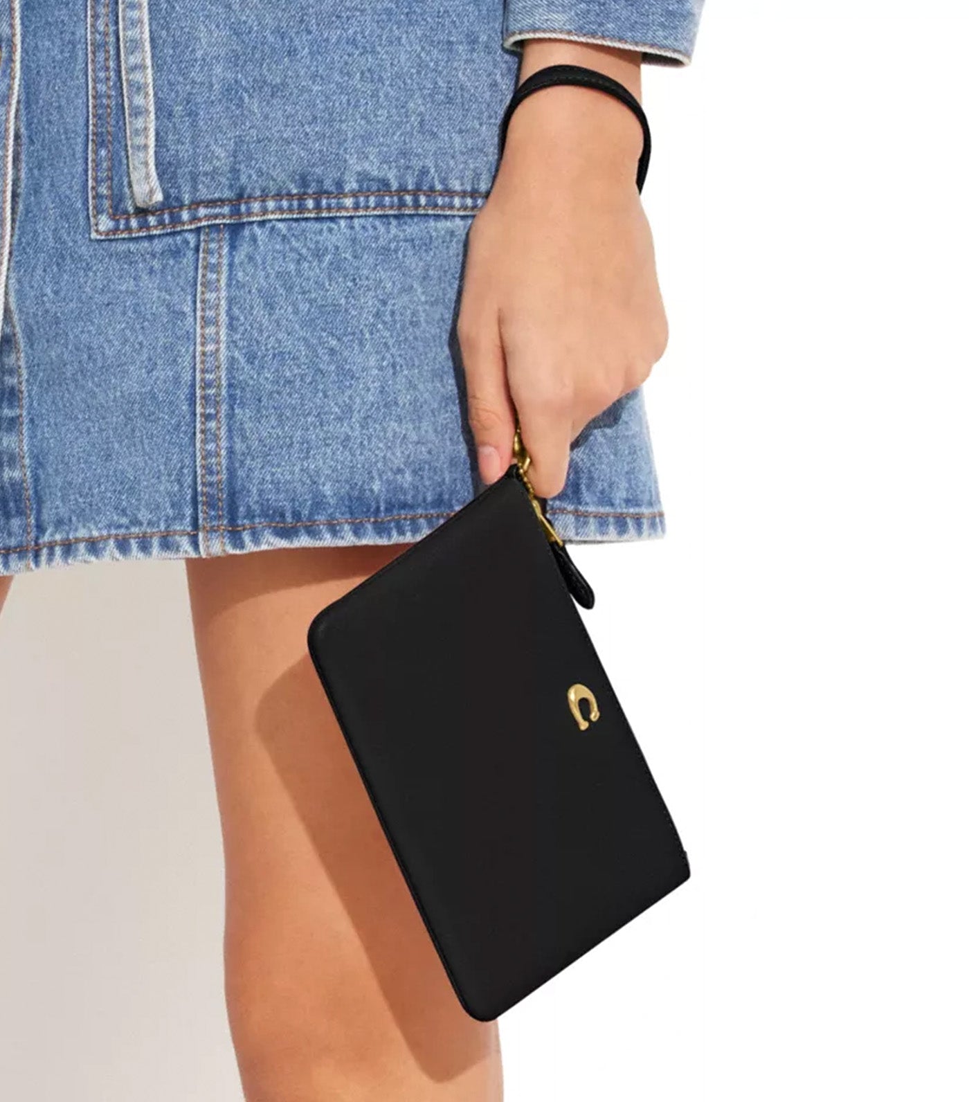Essential Small Wristlet Black