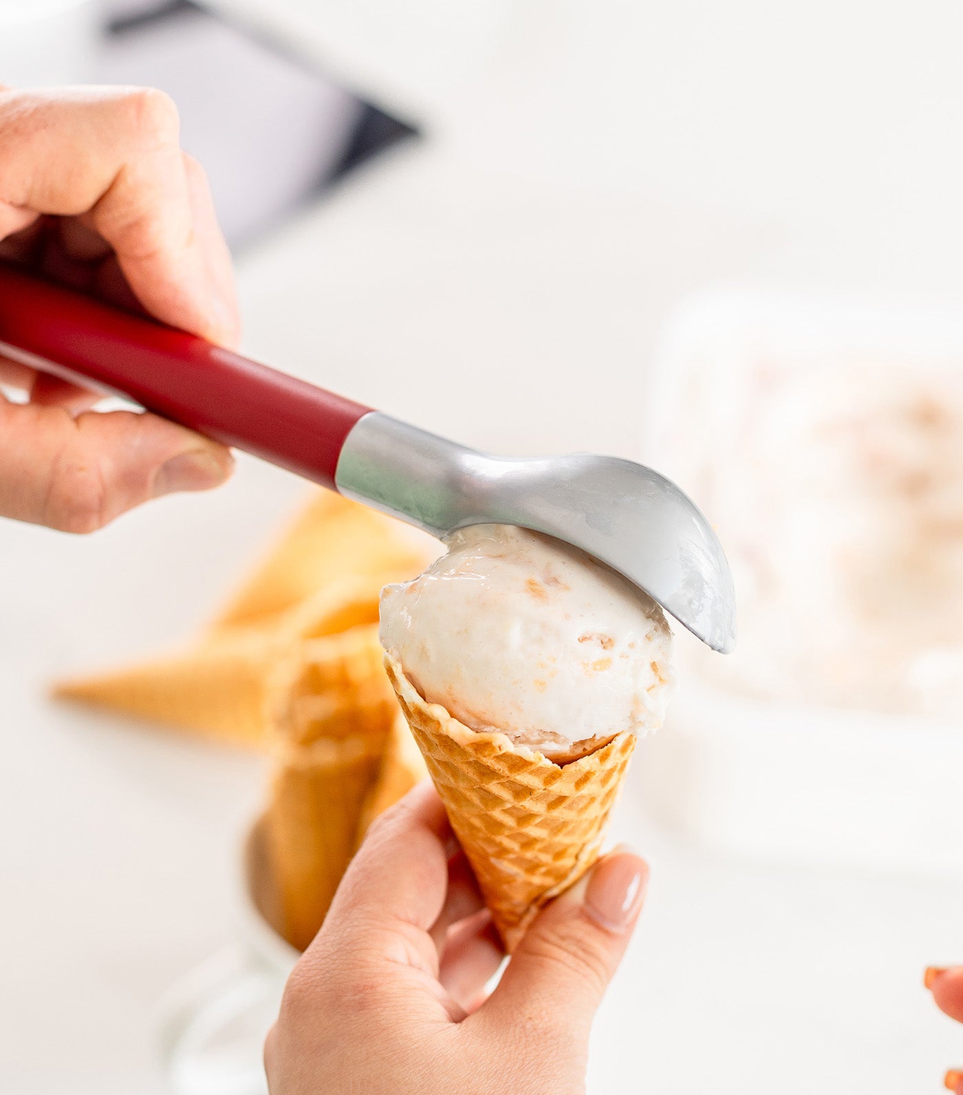 Coreline Ice Cream Scoop Empire Red