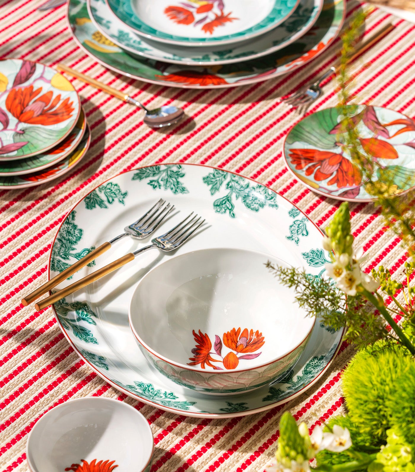 Lotus Collection Dinner Plate Set of 4