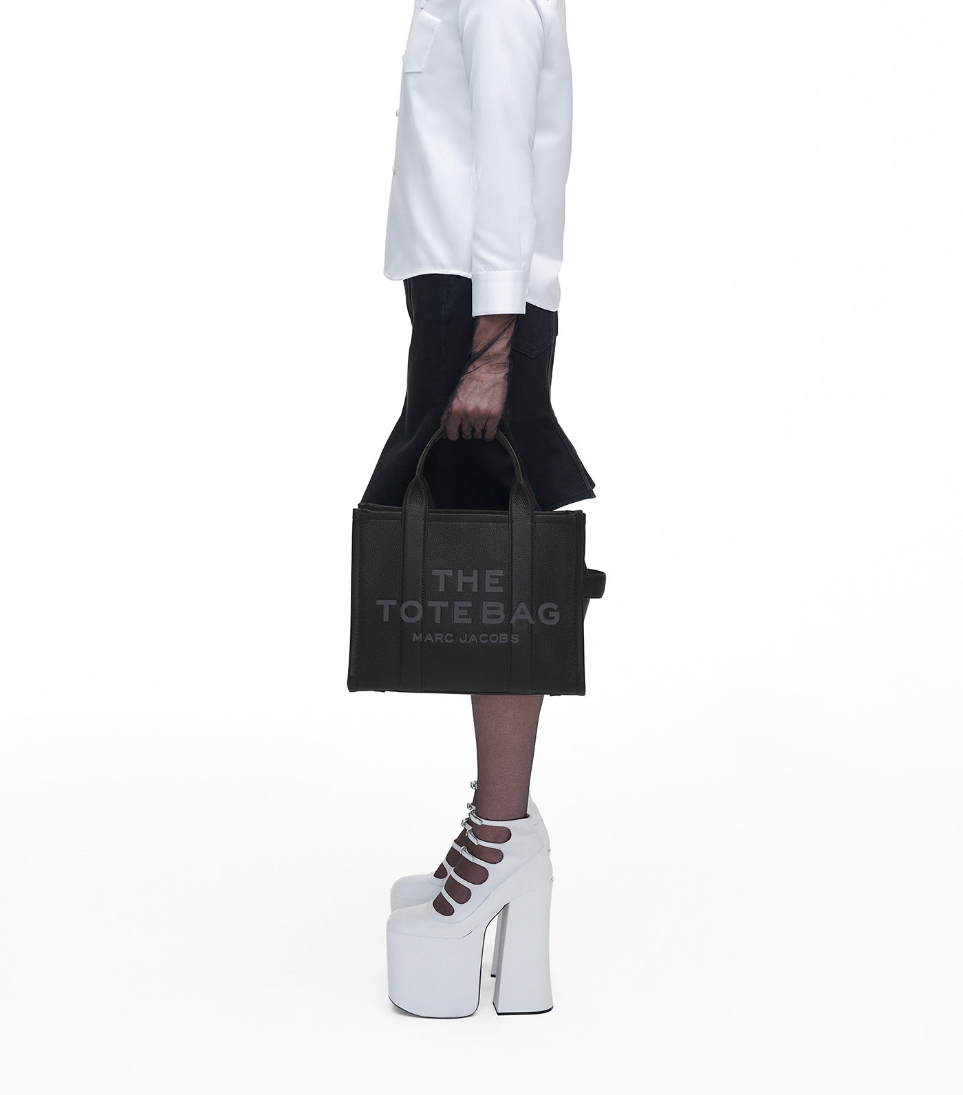 トートバッグ MARC JACOBS BLACK LEATHER THE MEDIUM TOTE BAG 17980940_53563796_600.jpg