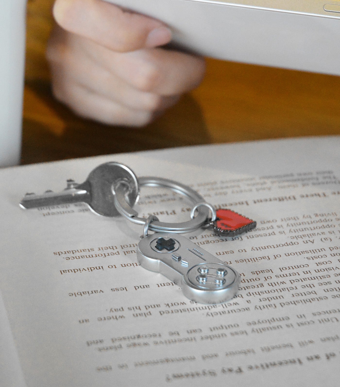 Meta[l]morphose Game Keyring