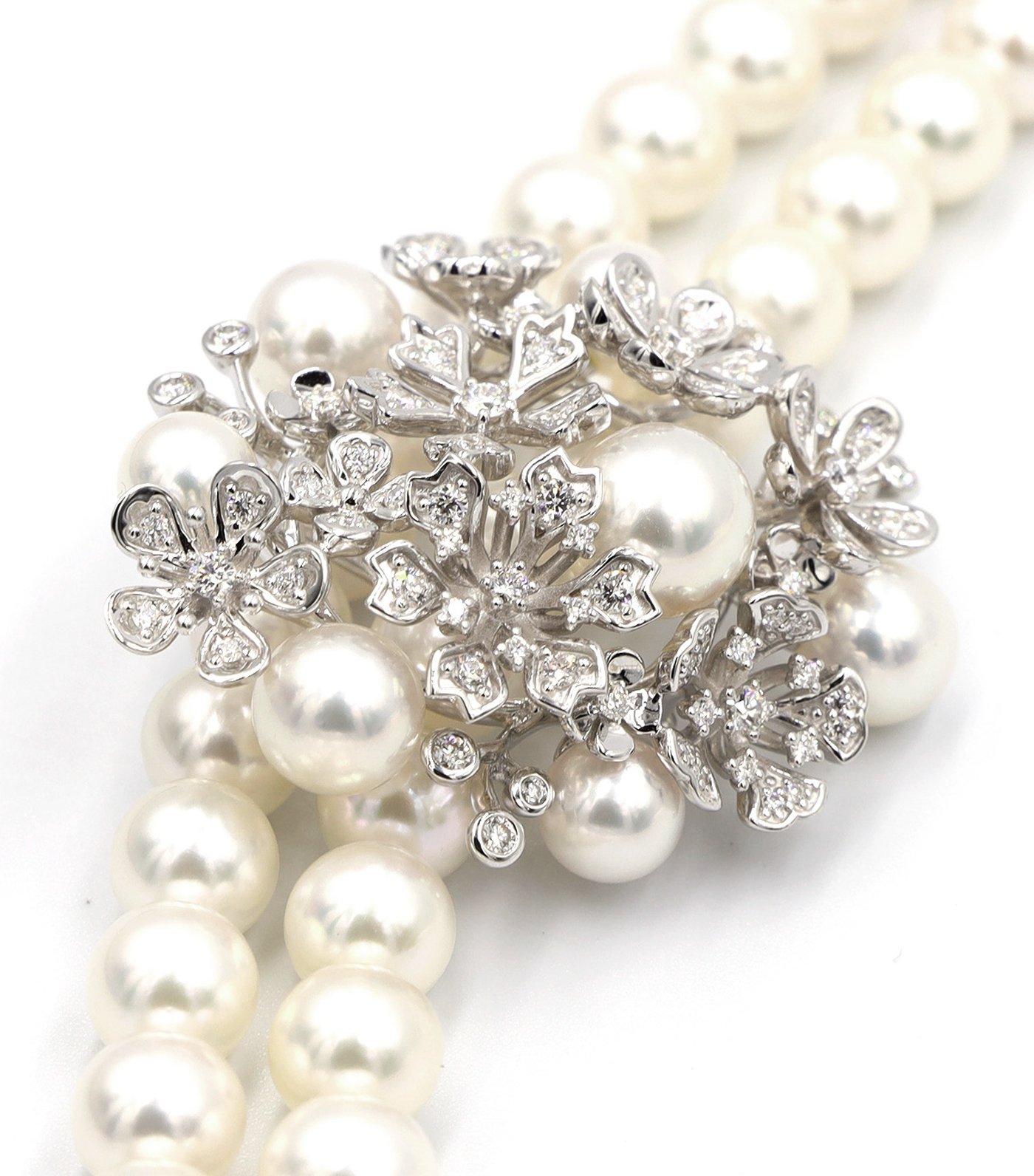 Akoya Pearl Necklace in White Gold