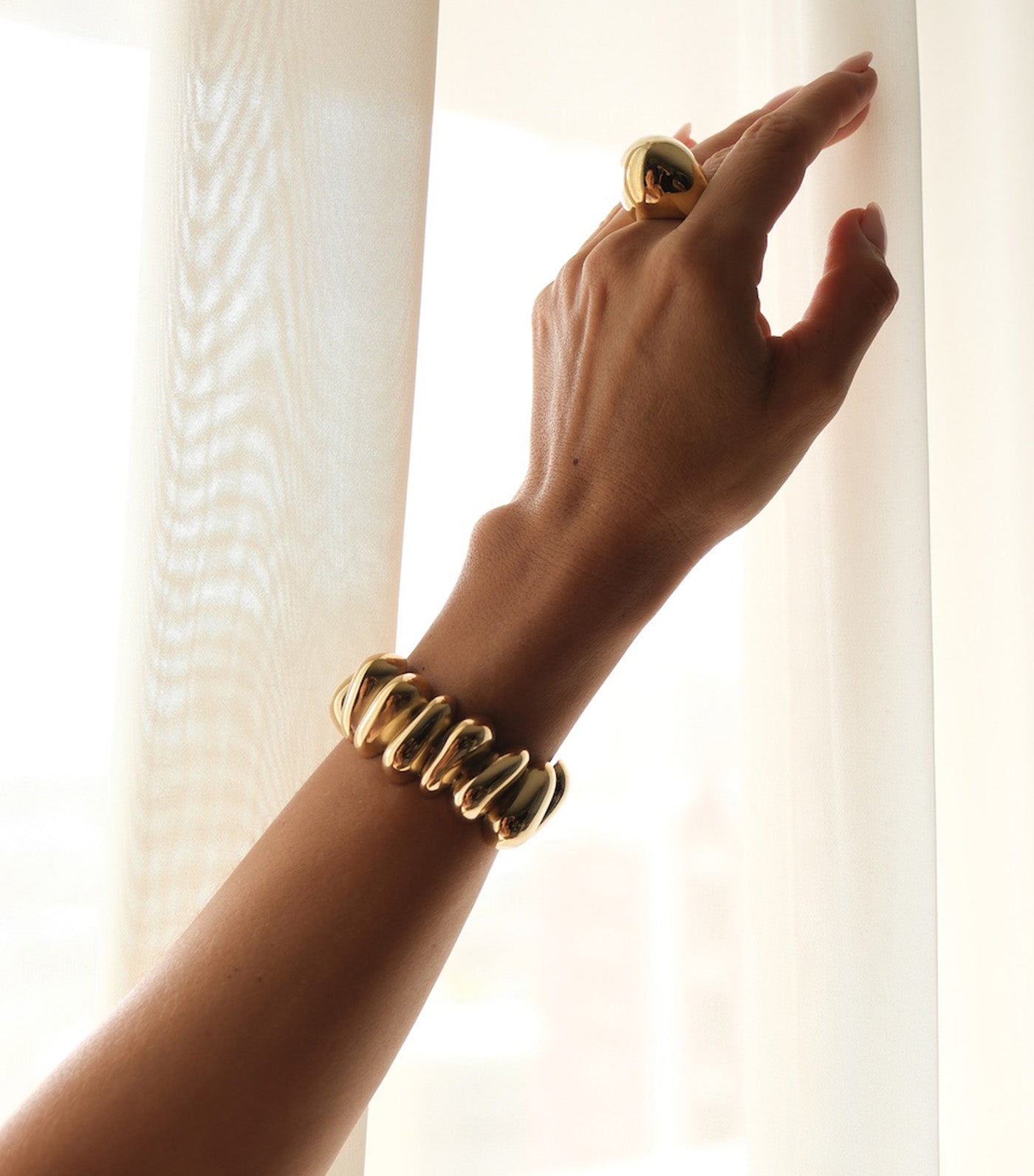 Golden Monstera Namu Bangle Gold 