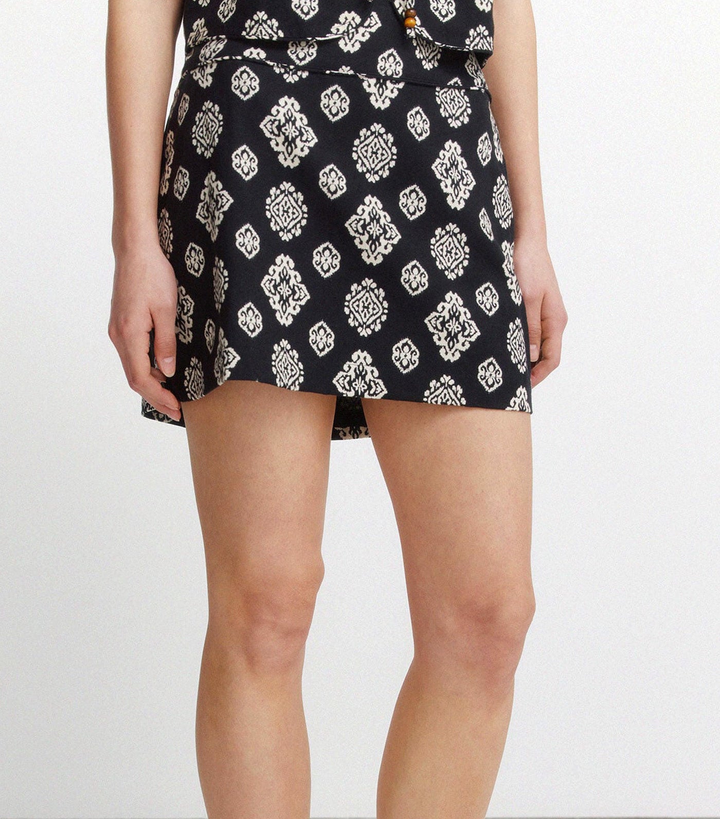 Ethnic Print Short Skirt Black