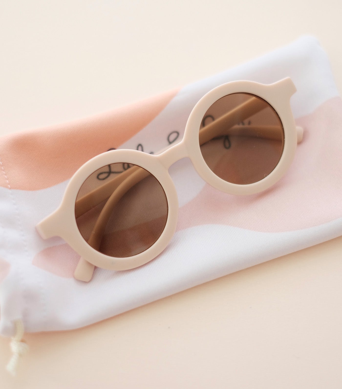 Retro Sunnies in Ash Pink