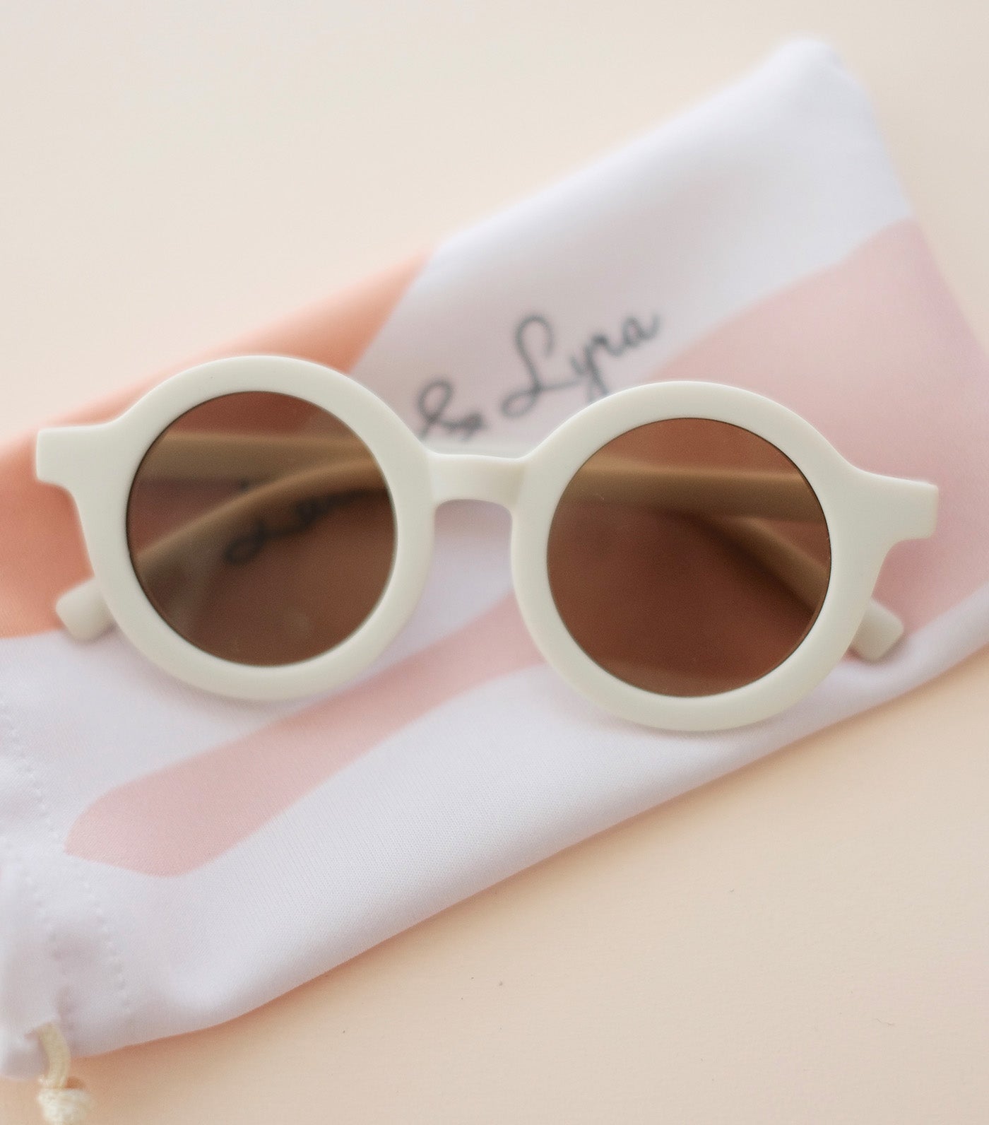 Retro Sunnies in Seashell