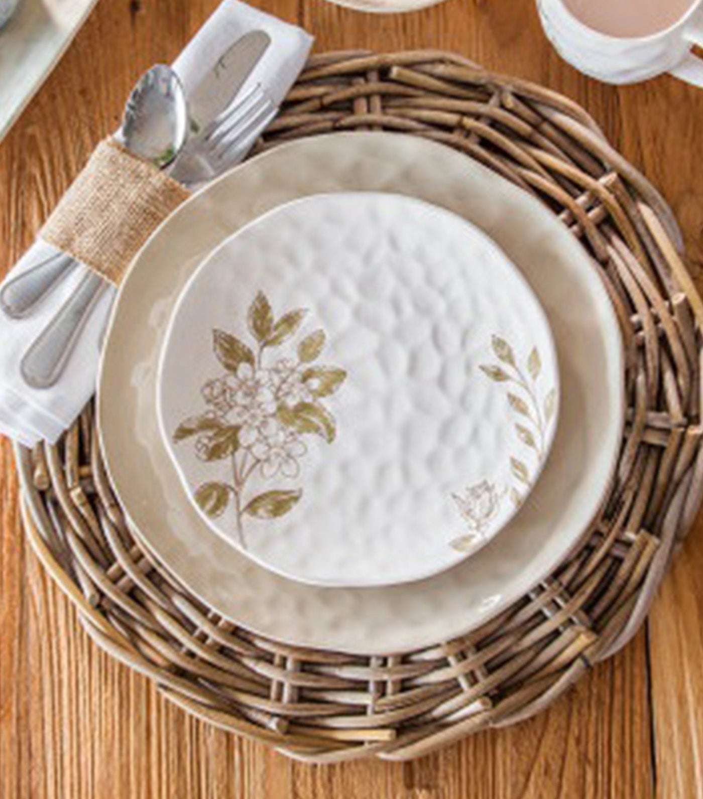 Sugarplum Lifestyle At Ease Traditional Collection Salad Plate