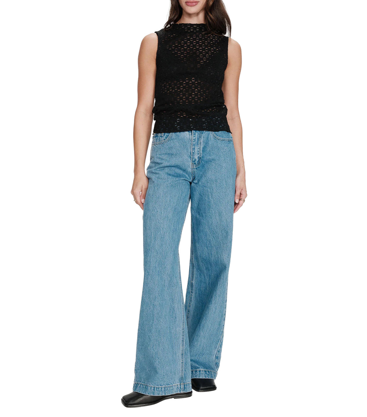 Vintie Fitted Sleeveless Lace Crew-Neck Top Black