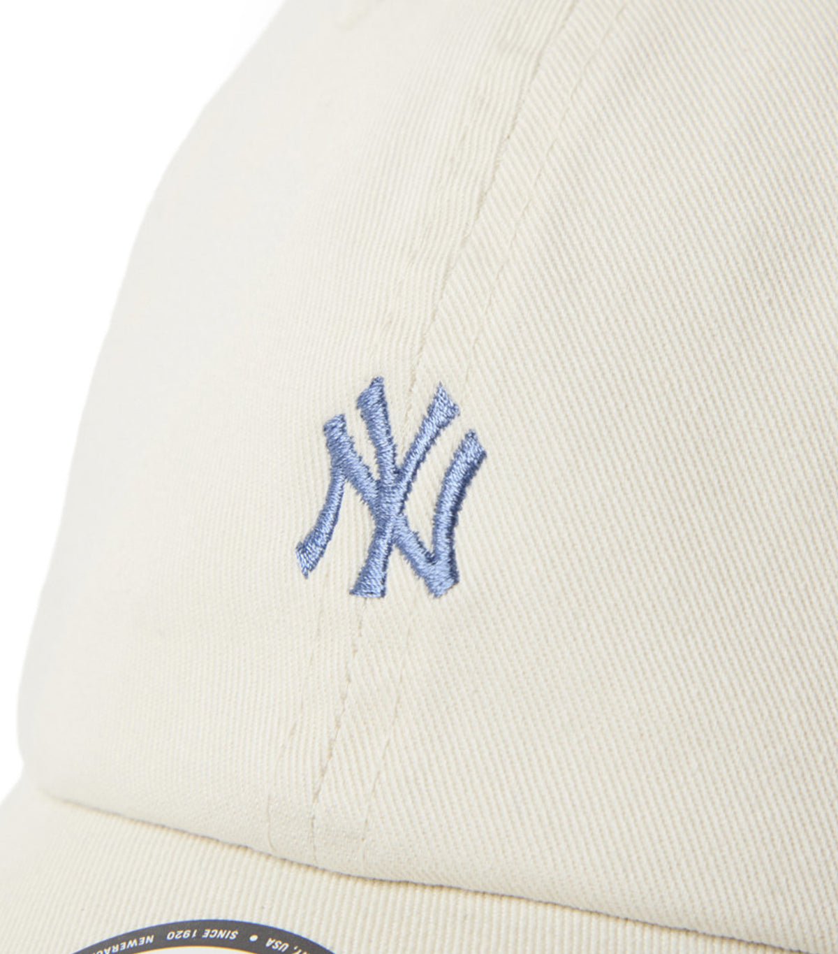 New York Yankees Mini Logo Casual Classic Cap Ivory