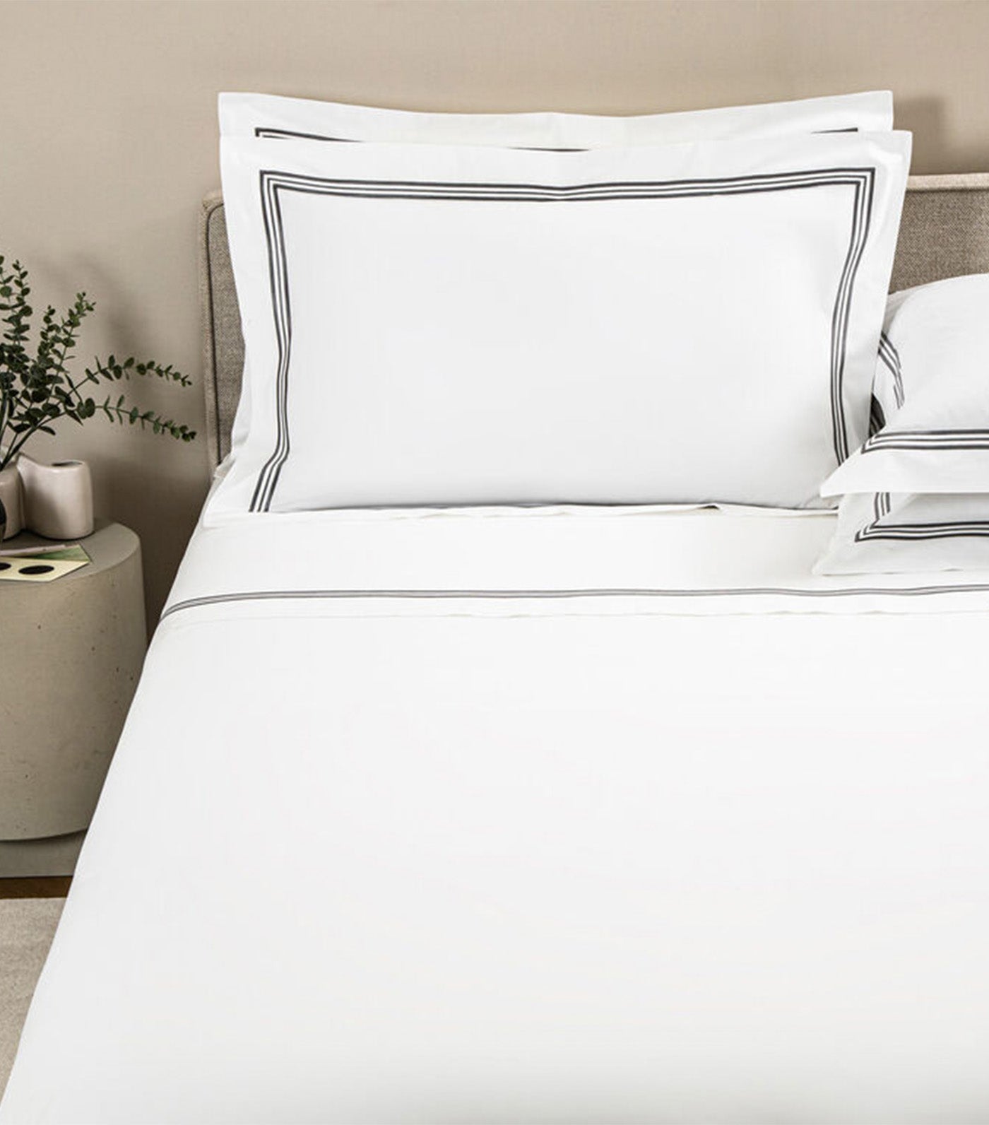 Triplo Bourdon Duvet Cover White/Slate Gray