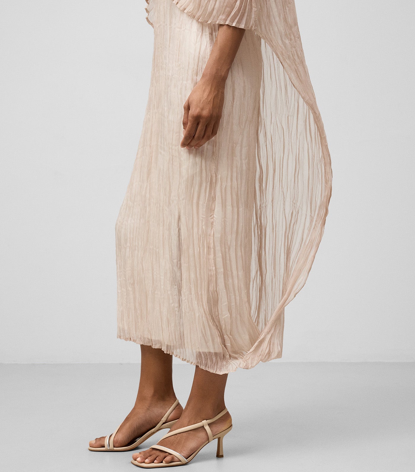 Crinkle Dress with Cape Light Pink