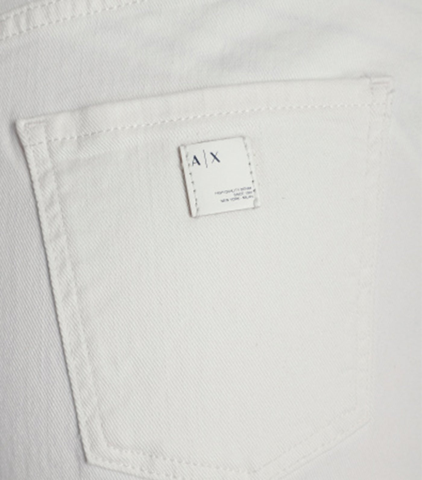 J74 Belted Relaxed Jeans White