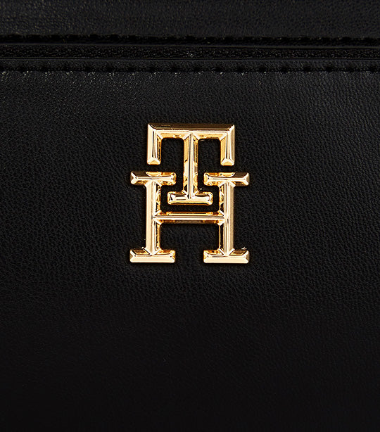 Tommy Hilfiger Women's Iconic Tommy Camera Bag Black