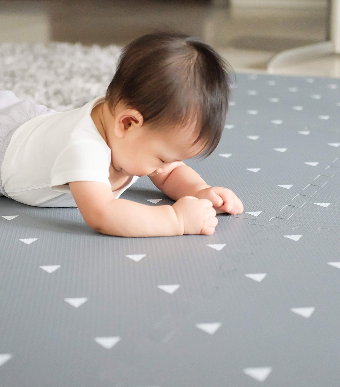 bonjour baby gray extra large luxe playmat - minimalist triangles